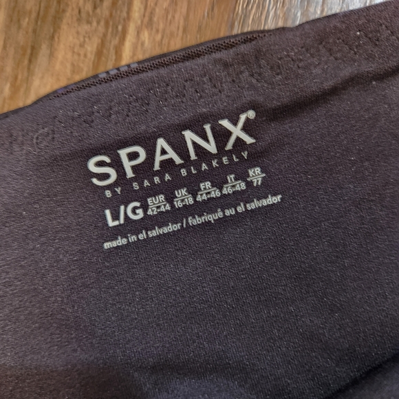 Spanx Booty Boost Active Printed Leggings Black Blue Camo - Picture 3 of 4